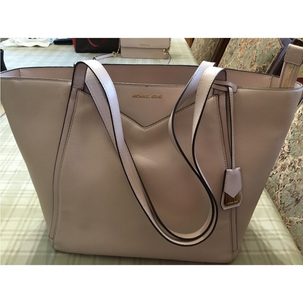 Michael Kors - Picture 1 of 4